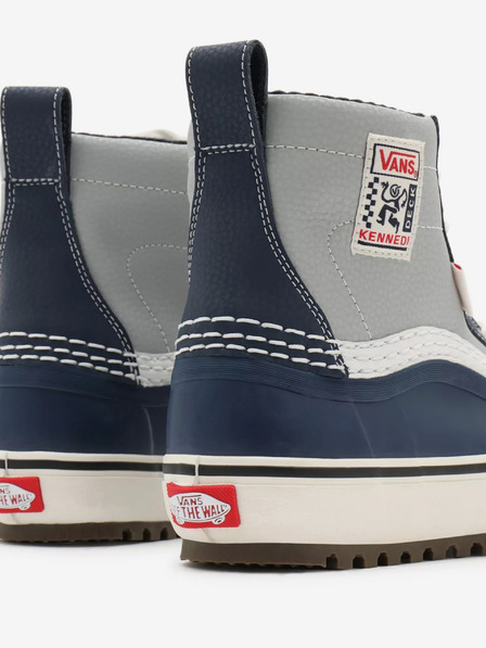 Vans Standard Mid Snow Gležnarji